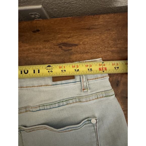 Judy Blue Mid Rise Rainbow Thread Light Wash Denim Shorts Coastal Everyday 1XL - Picture 6 of 10